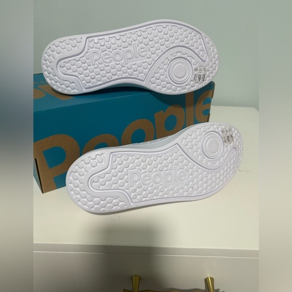 PEOPLE FOOTWEAR | The Ace | NWT Men’s 8, W10 White Black Water Shoe | Vegan |